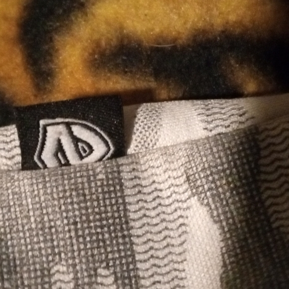 Encrypted Whiteout Camo "Streetwear" Hoodie - Picture 5 of 6